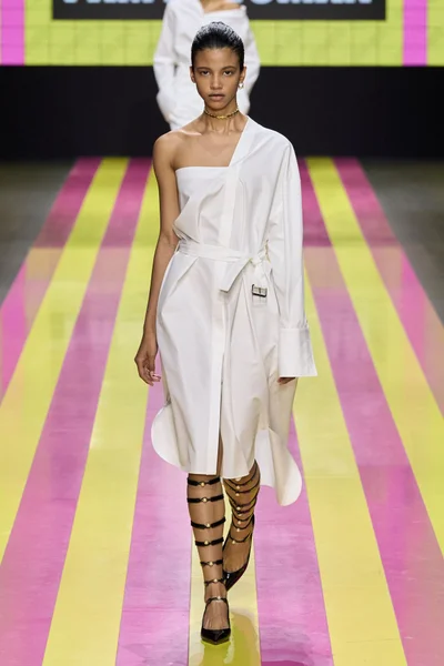 Look 11